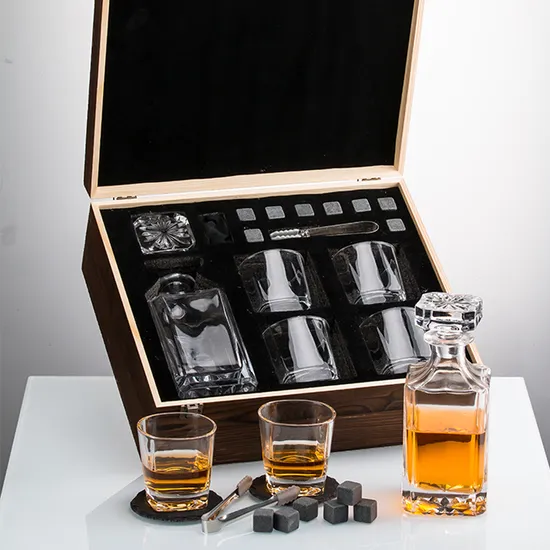 Customized 500ml Vodka Bottles, 750ml Whiskey Bottles, 500ml Tequila Bottles and Other Spirit Bottles, Spot Sale, Cheap Price, Wine Dividers, Xo Glass Bottles